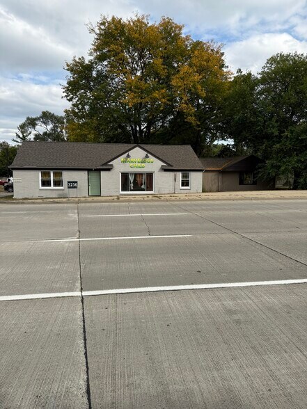 Primary Photo Of 3236 Rochester Rd, Troy Freestanding For Lease