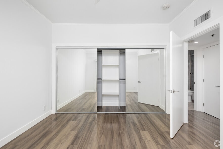 More Photos Of 6543 Franklin Ave, Hollywood Apartments For Sale