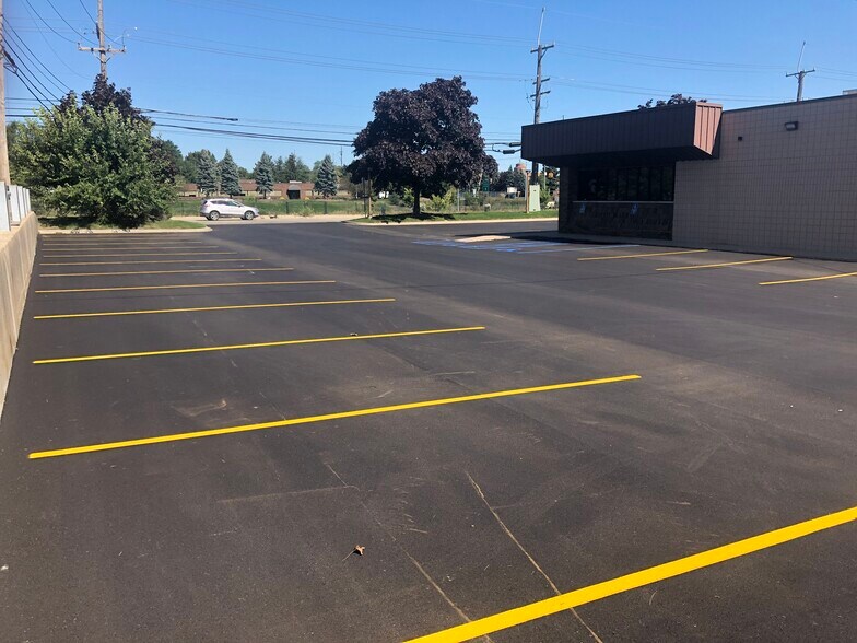 More Photos Of 37453-37463 Schoolcraft Rd, Livonia Office For Lease