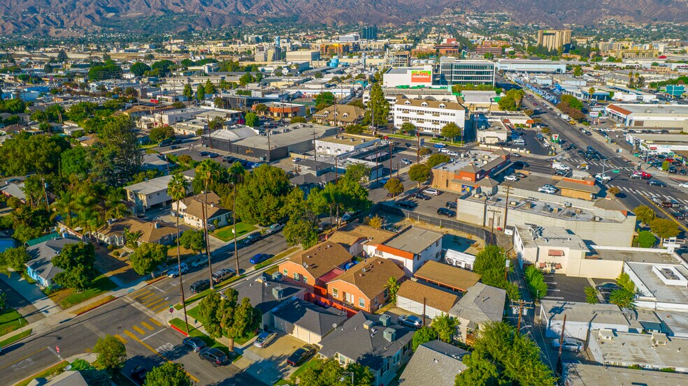 More Photos Of 1004 W Clark Ave, Burbank Apartments For Sale
