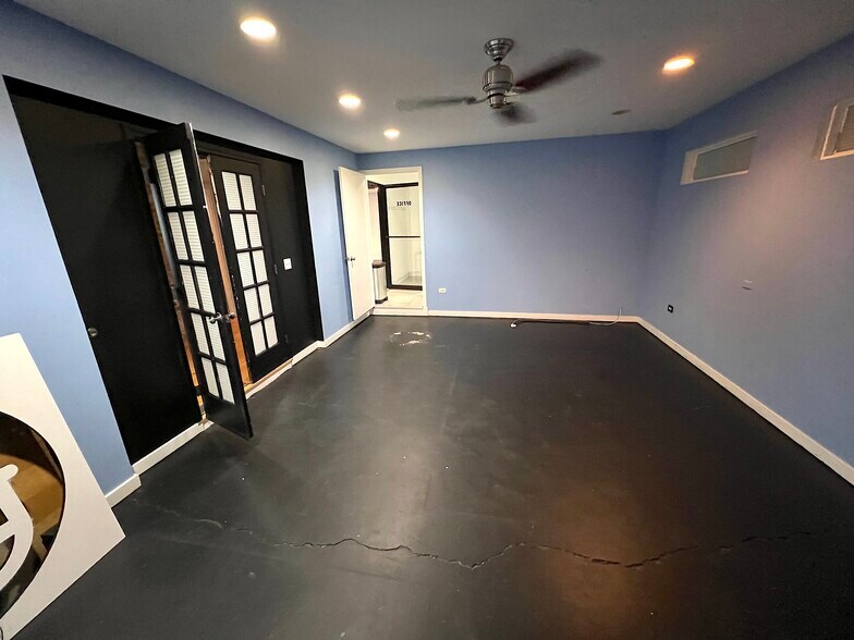 More Photos Of 1250 W Augusta Blvd, Chicago Showroom For Lease