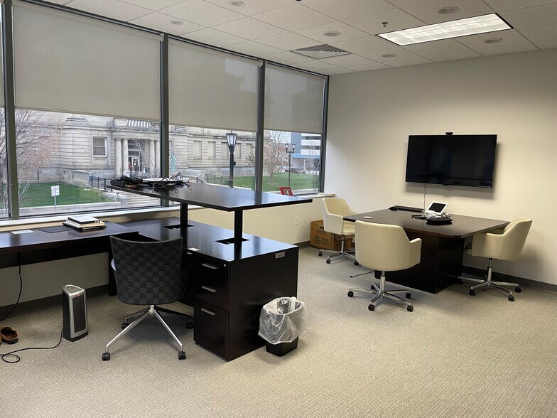 More Photos Of 130 S Main St, South Bend Office For Lease
