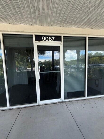 More Photos Of 9087 Belcher Rd N, Pinellas Park General Retail For Lease