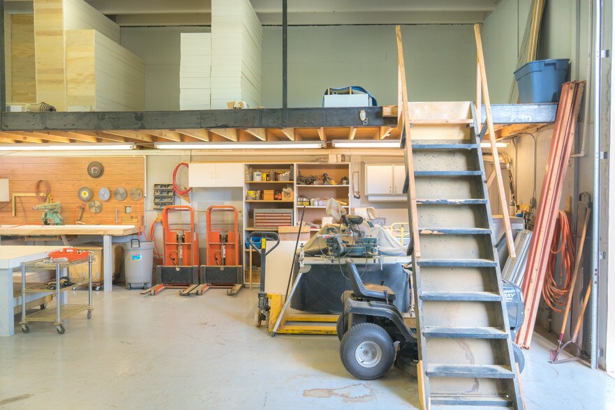 More Photos Of 2169 10th St, Sarasota Warehouse For Sale