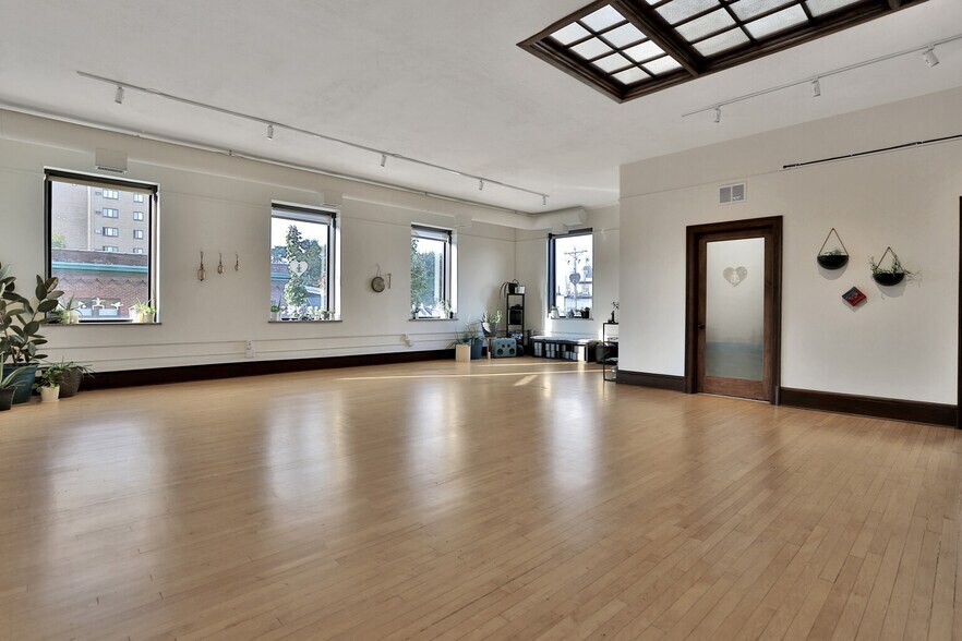 More Photos Of 1300-1304 NE 2nd St, Minneapolis Loft Creative Space For Sale