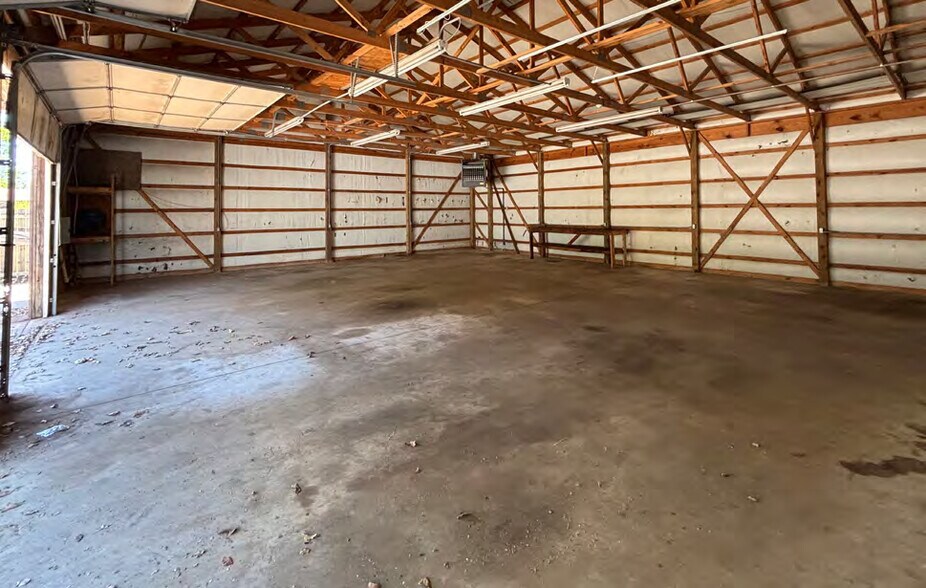 More Photos Of 422 S 40th St, Springdale Unknown For Lease