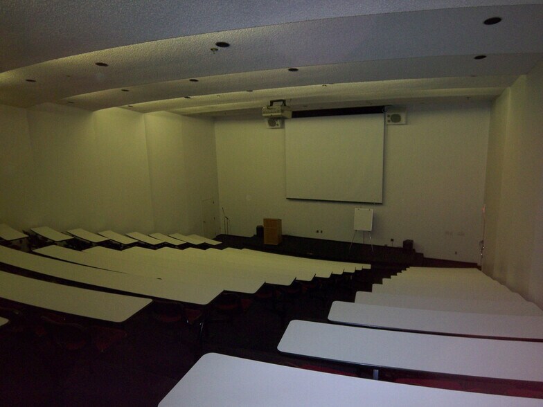 More Photos Of 1607 E Big Beaver Rd, Troy Office Residential For Lease