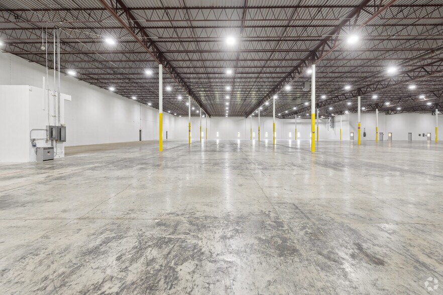 More Photos Of 10901 Hampshire Ave S, Bloomington Warehouse For Lease