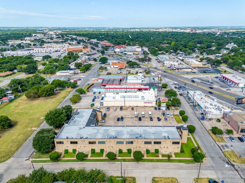 More Photos Of 5801 Curzon Ave, Fort Worth General Retail For Lease