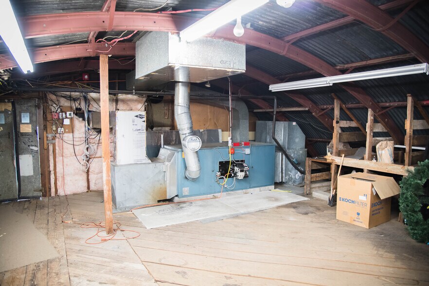 More Photos Of 314 E Broadway, Monticello Freestanding For Sale