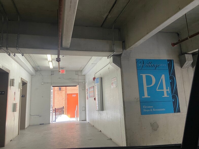 More Photos Of 3950 University Dr, Fairfax Office For Lease