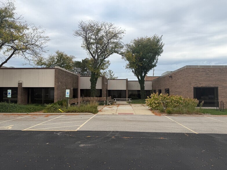 Primary Photo Of 1475 S Wheeling Rd, Wheeling Manufacturing For Lease