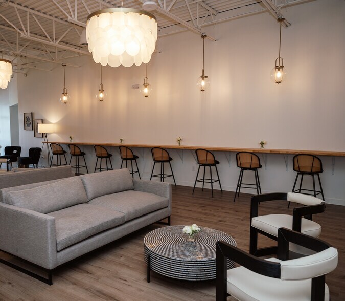 More Photos Of 4920 Roswell Rd NE, Atlanta Storefront For Lease