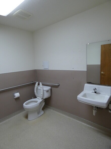 More Photos Of 281 W Business Park Loop, Shelton Warehouse For Lease