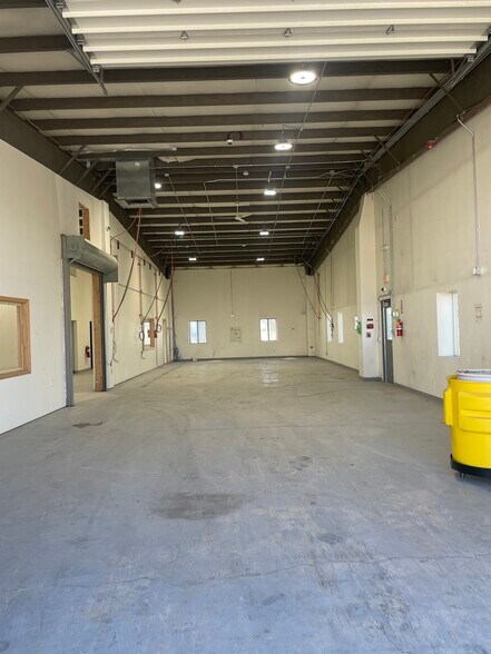 More Photos Of 117 E Commerce Way, Libby Light Distribution For Sale