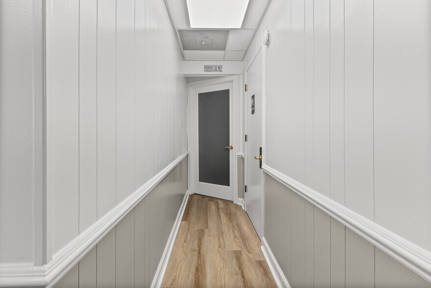 More Photos Of 525 7th St, Altavista Office For Sale