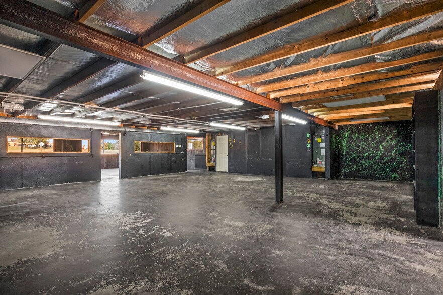 More Photos Of 802 E Main St, Omaha Flex For Sale