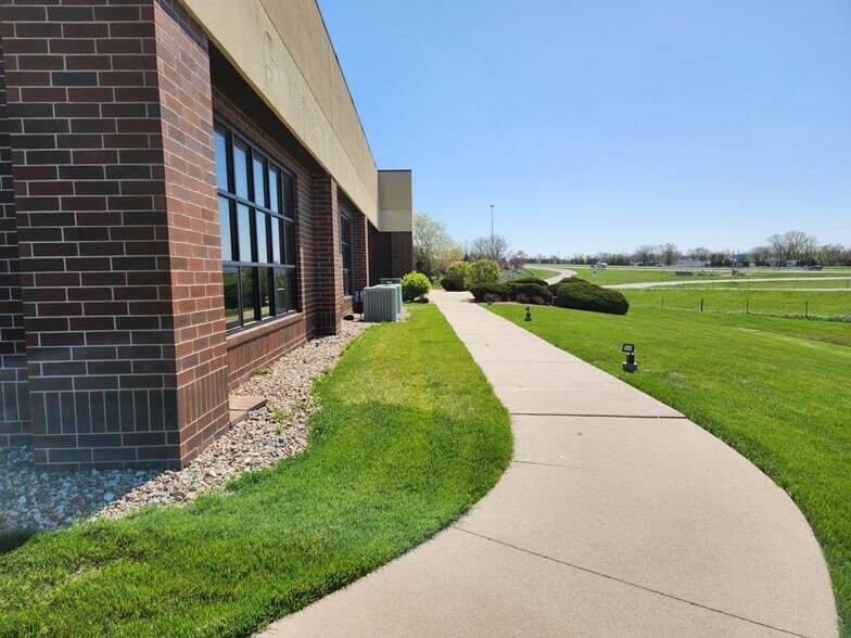 More Photos Of 5005 Bowling St SW, Cedar Rapids Loft Creative Space For Sale