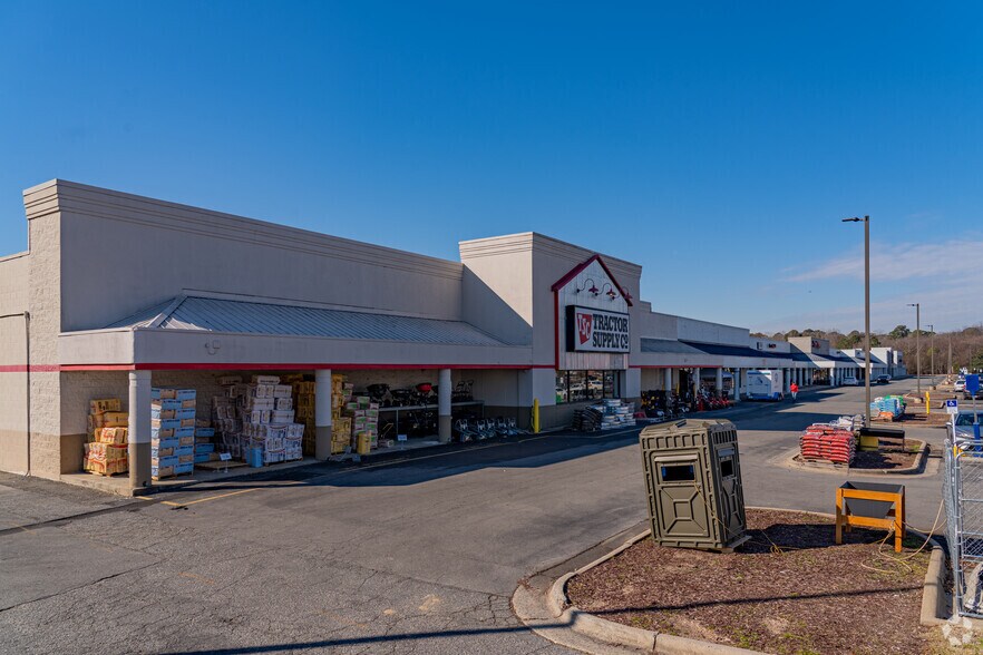More Photos Of 1308-1320 W Grantham St, Goldsboro General Retail For Sale
