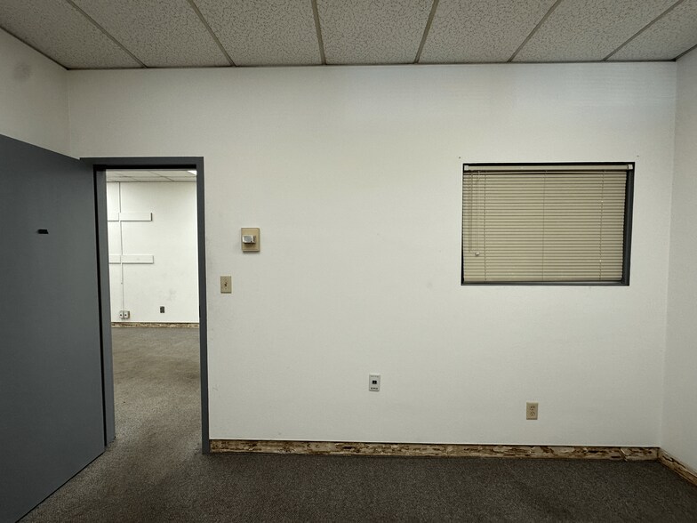 More Photos Of 1011 SE Oak St, Portland Industrial For Sale