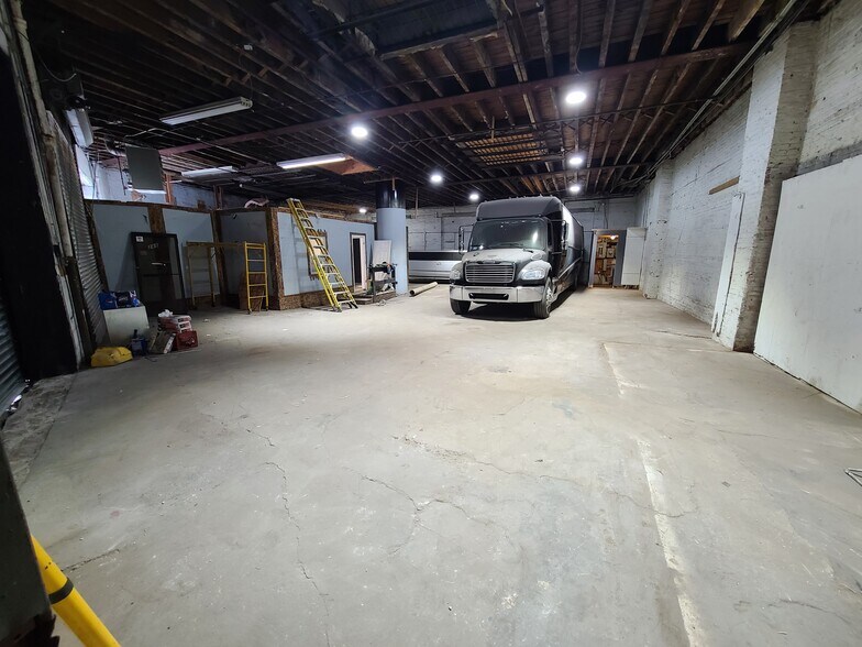 More Photos Of 286-294 Hamilton Ave, Brooklyn Warehouse For Lease