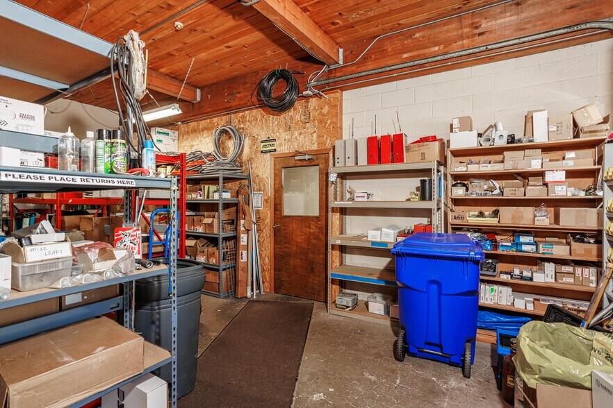 More Photos Of 835 SE 17th Ave, Portland Office For Sale
