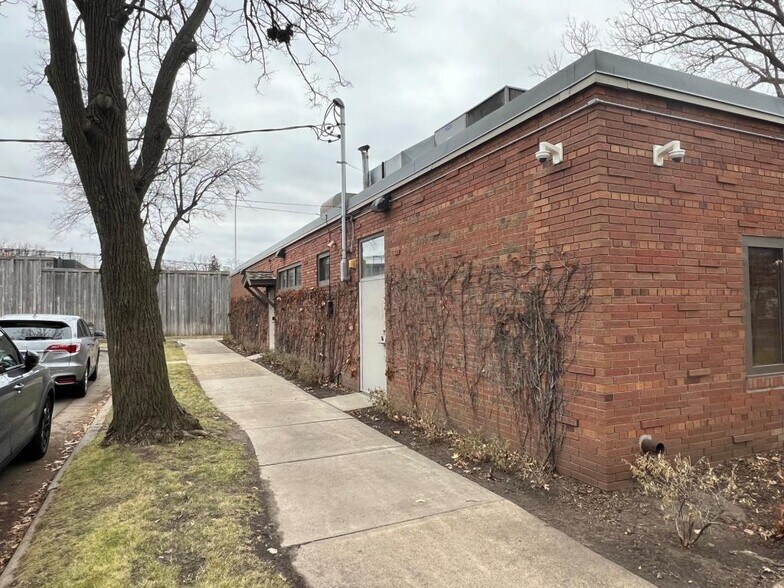 More Photos Of 2600 Wayzata Blvd, Minneapolis Office For Sale
