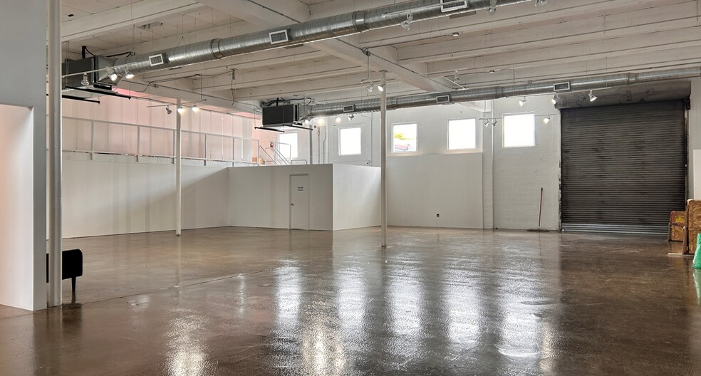 More Photos Of 297 NE 67th St, Miami Warehouse For Lease