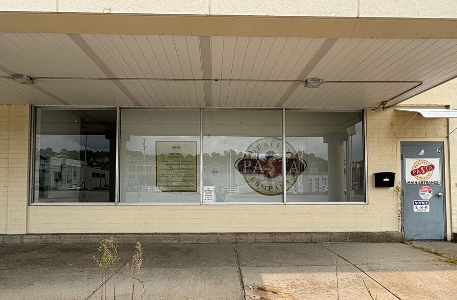 More Photos Of 100 Chamber Plz, Charleroi Supermarket For Lease