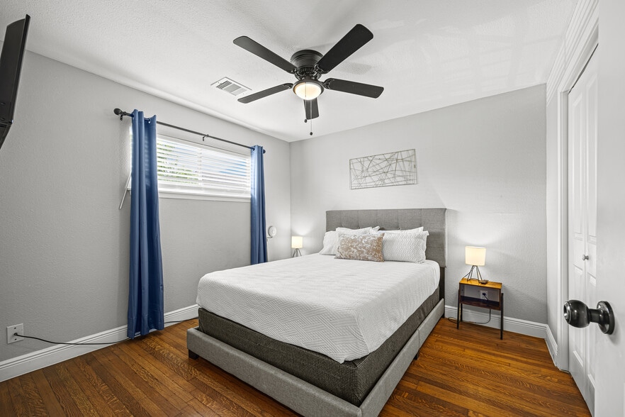 More Photos Of 2512 Calumet St, Houston Apartments For Sale