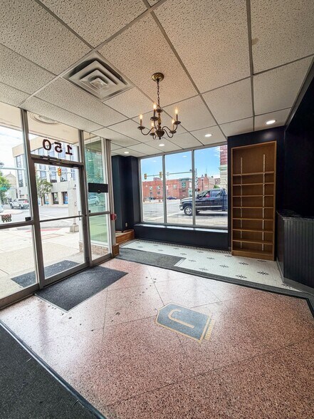 Primary Photo Of 144-150 W Center St, Marion Storefront For Lease