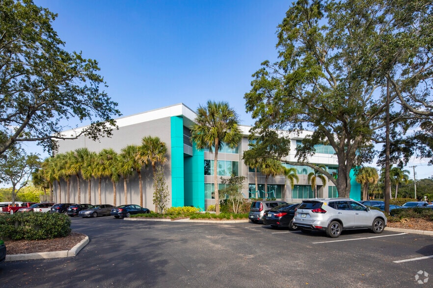 More Photos Of 550 N Reo St, Tampa Office For Lease