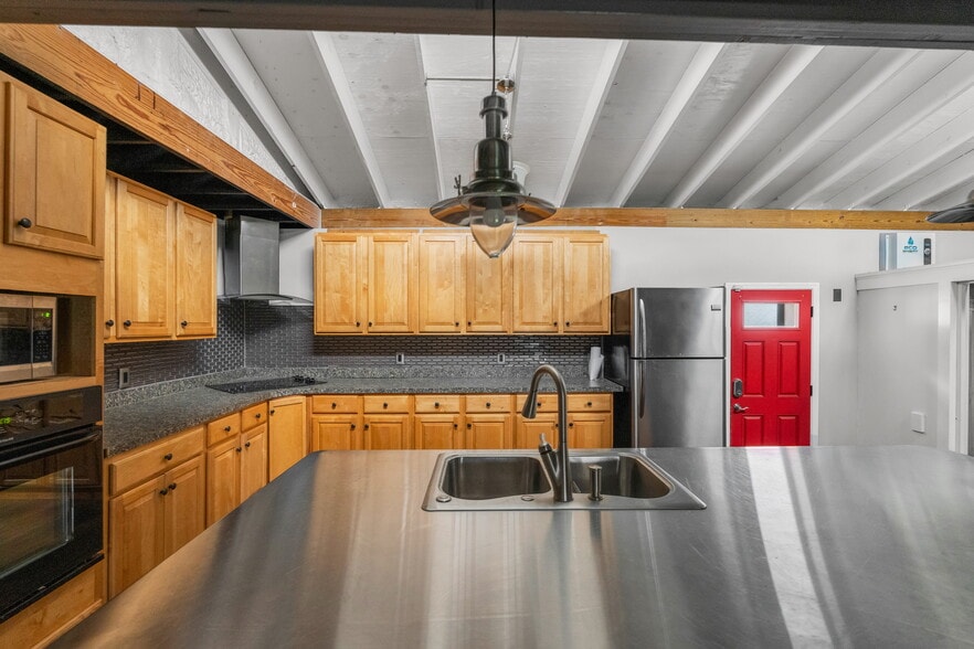 More Photos Of 1425 Walnut St, Jacksonville Freestanding For Sale