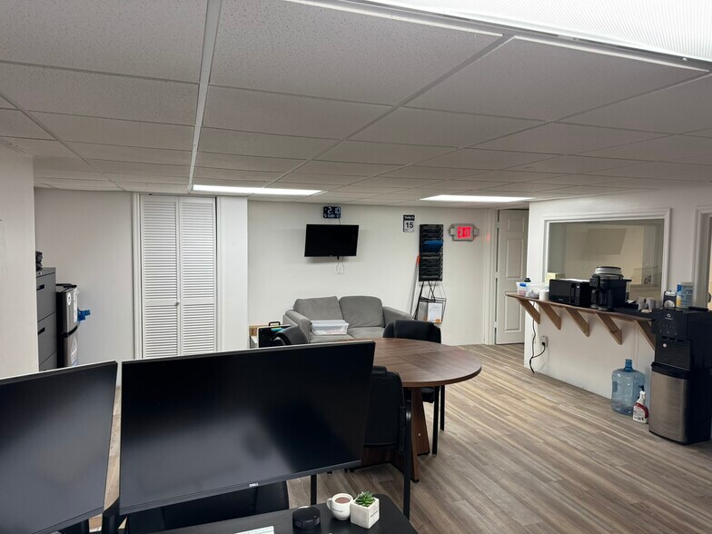 More Photos Of 2323 N State St, Bunnell Flex For Sale