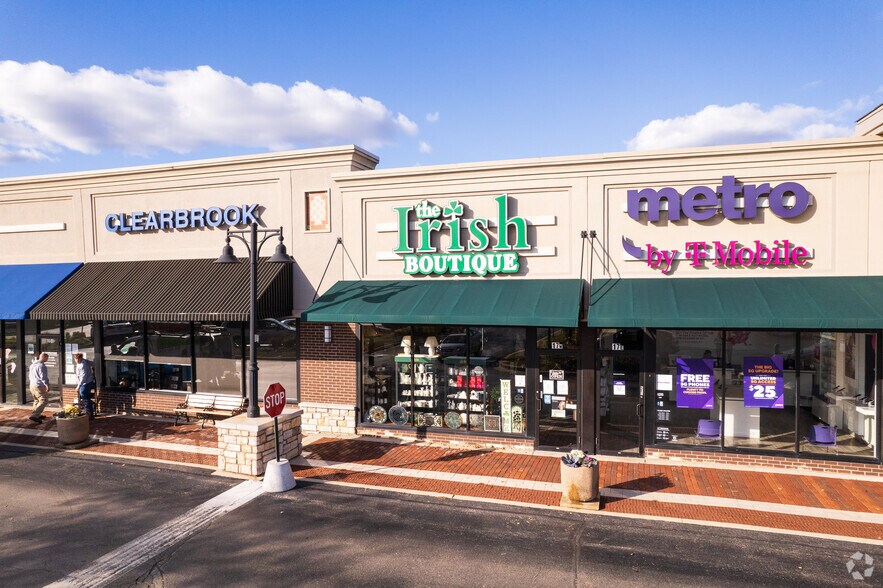 More Photos Of 29 Crystal Lake Plz, Crystal Lake Unknown For Lease