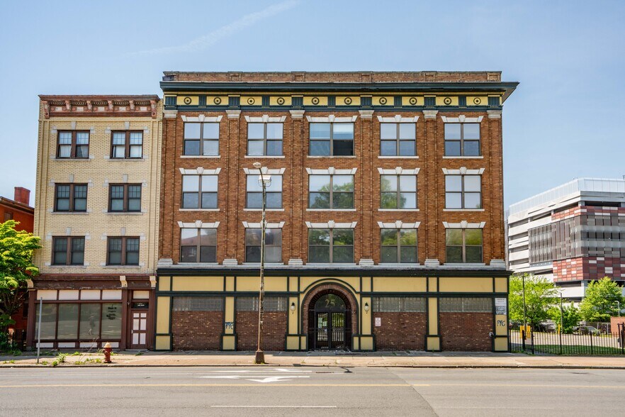 More Photos Of 29 Main St, Hartford Office Residential For Sale