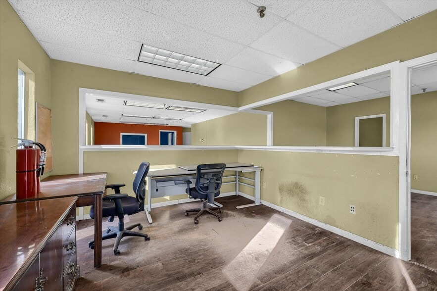 More Photos Of 1411 Southland Dr, Gainesville Flex For Sale