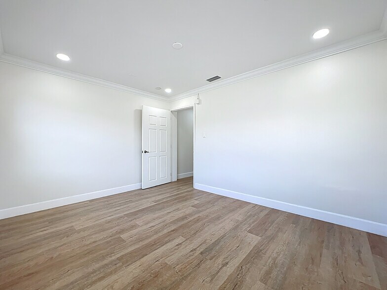 More Photos Of 507 East St, Longwood Office Residential For Lease