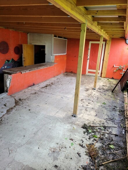 More Photos Of 2400 25th St N, Saint Petersburg Office For Sale