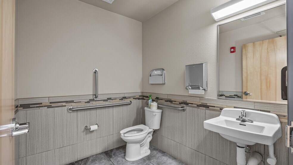 More Photos Of 516 28 Rd, Grand Junction Office For Sale