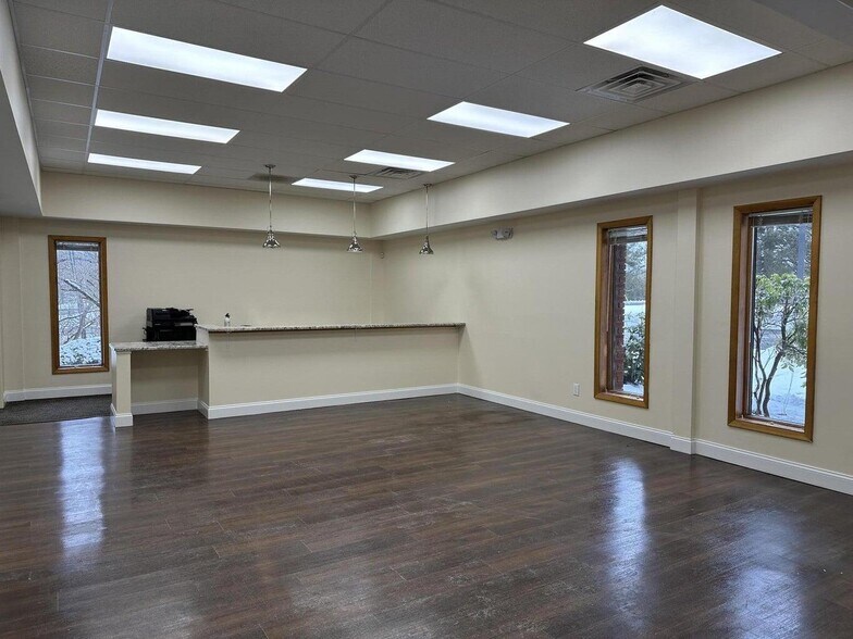More Photos Of 521 Vischer Ferry Rd, Clifton Park Medical For Lease
