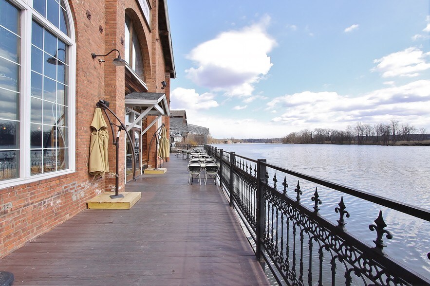 More Photos Of 88-110 Rondout Landing, Kingston Restaurant For Sale