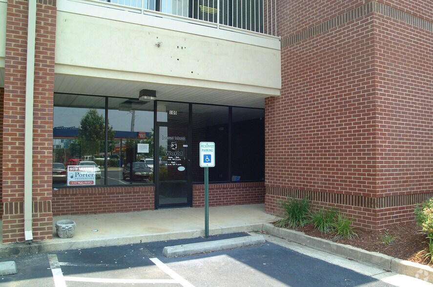 More Photos Of 1907 S College St, Auburn Storefront Retail Office For Lease