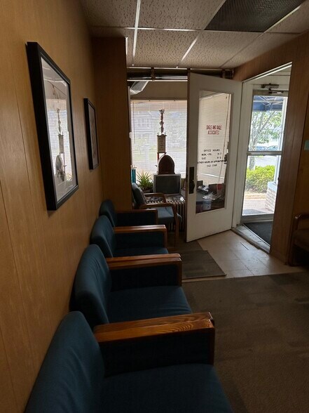 More Photos Of 252 Main St, Portland Storefront Retail Office For Sale