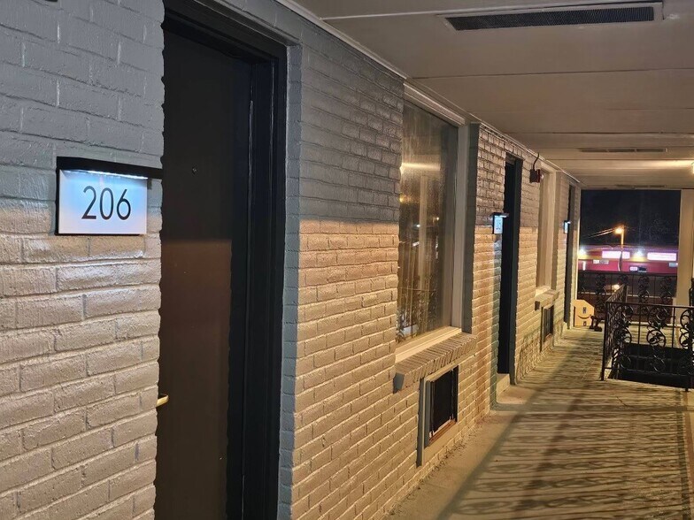 More Photos Of 1306 Range Line St, Columbia Hotel For Sale