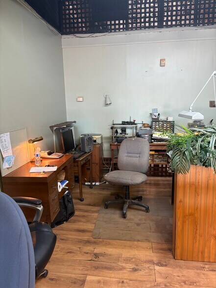 More Photos Of 128 E Main St, West Frankfort General Retail For Sale