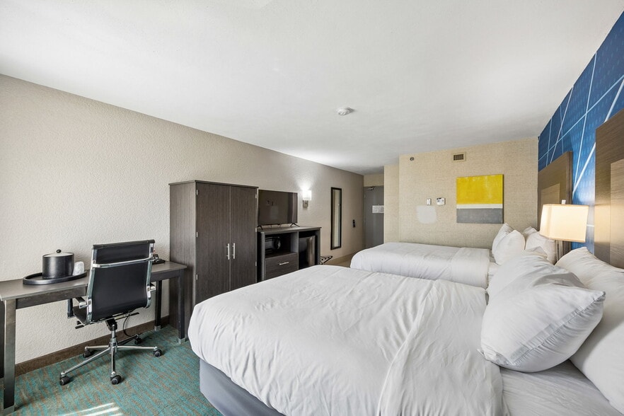 More Photos Of 11069 Composite Dr, Dallas Hotel For Sale