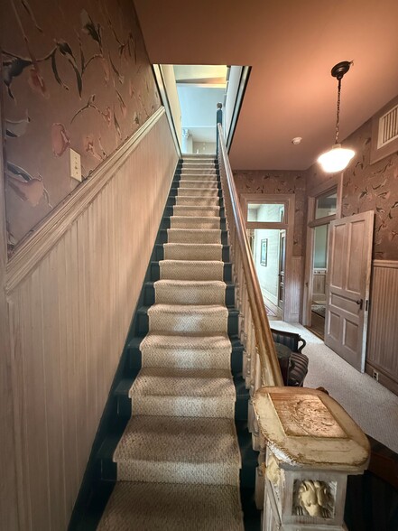 More Photos Of 1201 Griffin St W, Dallas Office For Sale