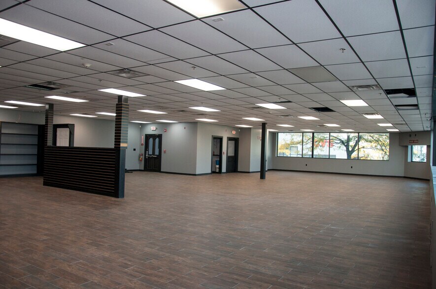 More Photos Of 701 S Crouse Ave, Syracuse Freestanding For Lease