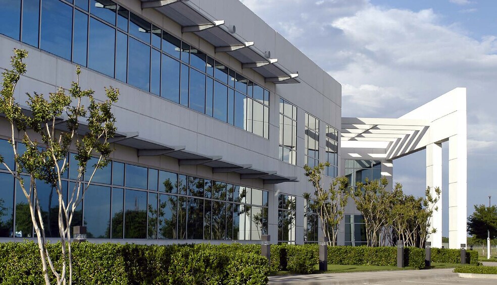 More Photos Of 2301 Eagle Pky, Fort Worth Office For Sale